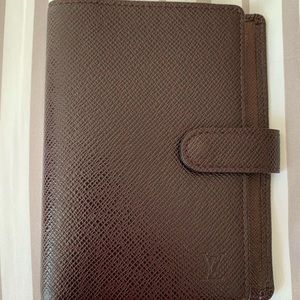 🎉SOLD🎉Authentic Louis Vuitton Dark Purple/Deep Plum Epi PM Agenda Cover